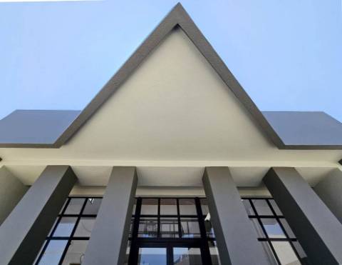 Espaçoso e funcional escritório com armazém e cais de carga, de 920m2, em Carnaxide, Oeiras