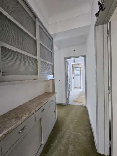 Apartamento T6+ 1, para remodelação total, na Rua Pascoal de Melo - Estefânia, Lisboa