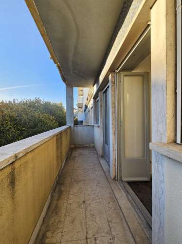 Apartamento T6+ 1, para remodelação total, na Rua Pascoal de Melo - Estefânia, Lisboa