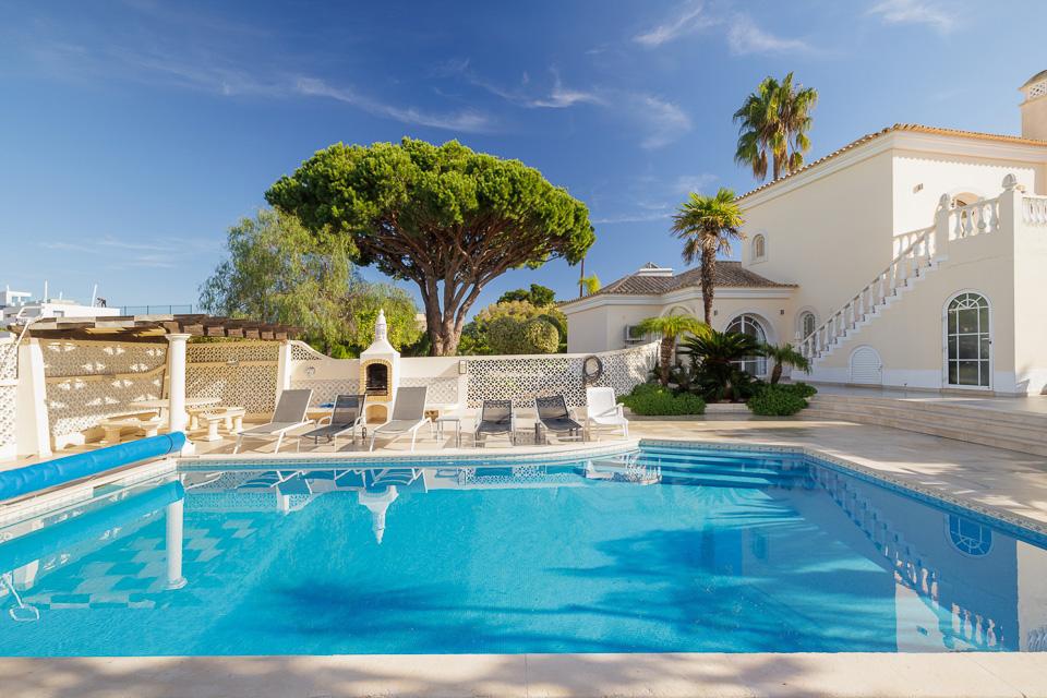 Exclusiva moradia de 4 quartos e piscina, no campo de golfe de Vale do Lobo, Algarve