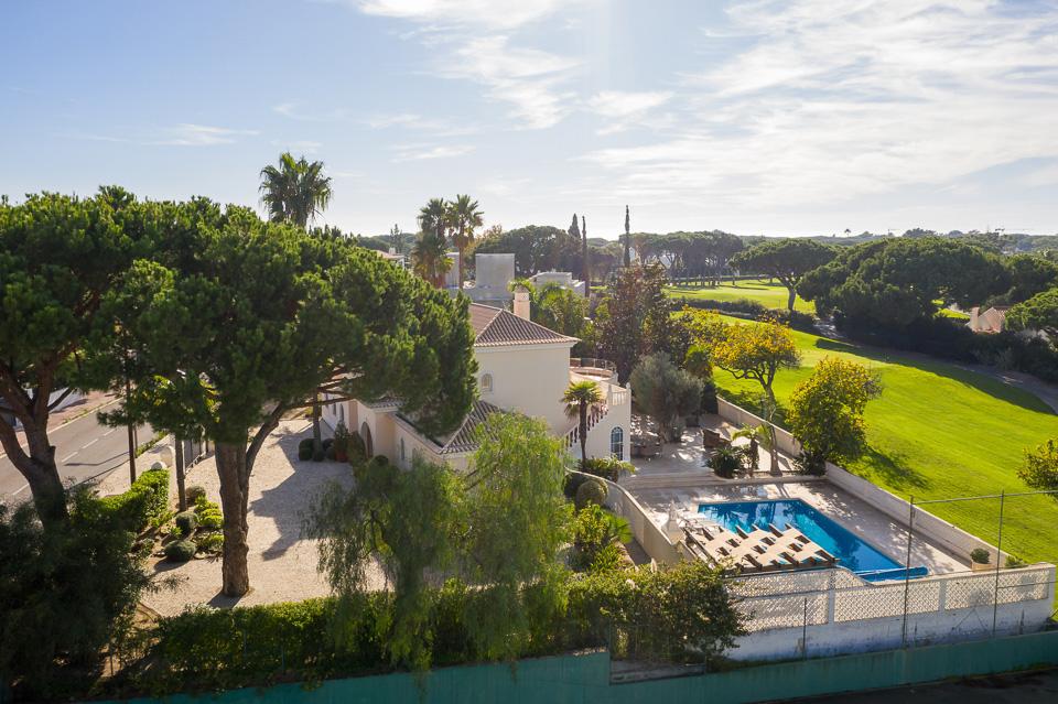 Exclusiva moradia de 4 quartos e piscina, no campo de golfe de Vale do Lobo, Algarve