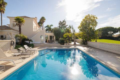 Exclusiva moradia de 4 quartos e piscina, no campo de golfe de Vale do Lobo, Algarve