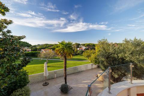 Exclusiva moradia de 4 quartos e piscina, no campo de golfe de Vale do Lobo, Algarve
