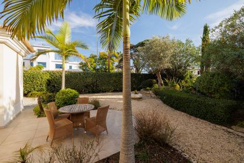 Exclusiva moradia de 4 quartos e piscina, no campo de golfe de Vale do Lobo, Algarve