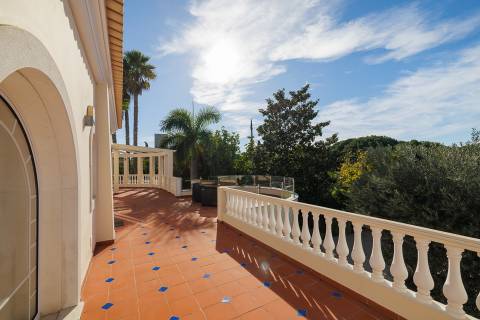 Exclusiva moradia de 4 quartos e piscina, no campo de golfe de Vale do Lobo, Algarve