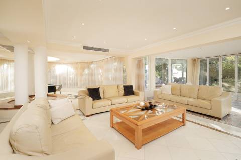 Exclusiva moradia de 4 quartos e piscina, no campo de golfe de Vale do Lobo, Algarve