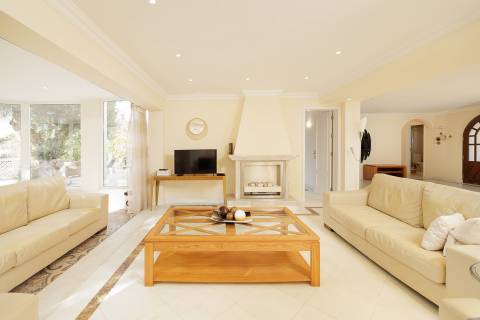 Exclusiva moradia de 4 quartos e piscina, no campo de golfe de Vale do Lobo, Algarve