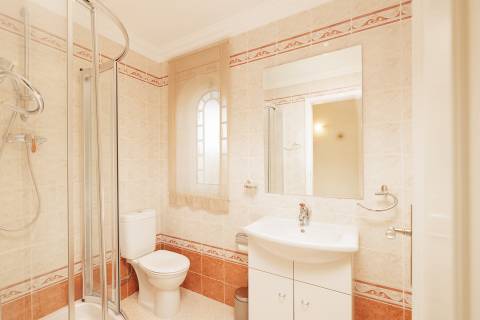 Exclusiva moradia de 4 quartos e piscina, no campo de golfe de Vale do Lobo, Algarve