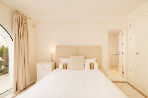 Exclusiva moradia de 4 quartos e piscina, no campo de golfe de Vale do Lobo, Algarve