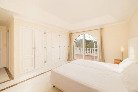 Exclusiva moradia de 4 quartos e piscina, no campo de golfe de Vale do Lobo, Algarve