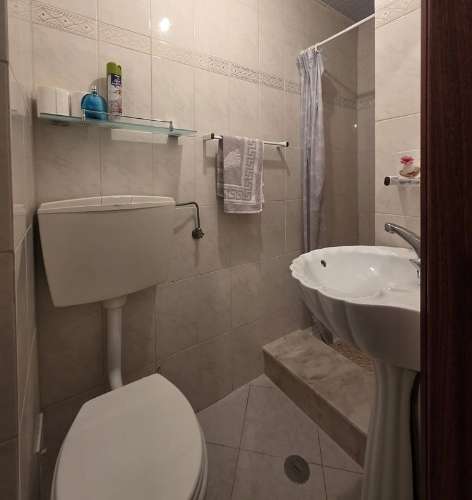 Apartamento T2 com terraço e garagem no centro de Monte Gordo, Algarve.