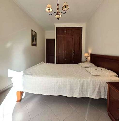 Apartamento T2 com terraço e garagem no centro de Monte Gordo, Algarve.