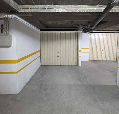 Apartamento T2 com terraço e garagem no centro de Monte Gordo, Algarve.