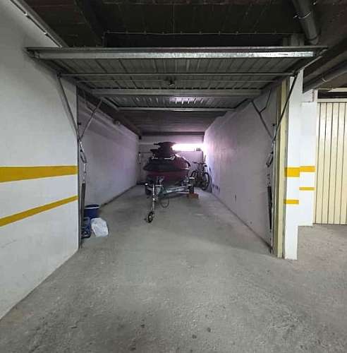 Apartamento T2 com terraço e garagem no centro de Monte Gordo, Algarve.