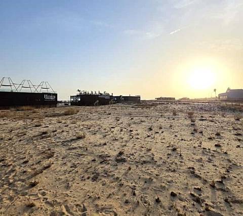 Apartamento T2 com terraço e garagem no centro de Monte Gordo, Algarve.