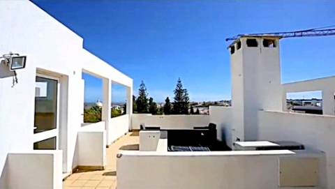 Apartamento T2 com terraço e garagem em Tavira