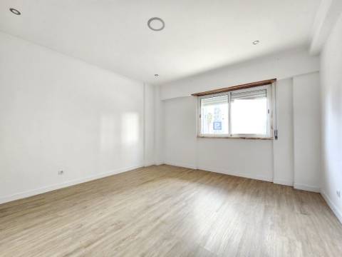 Espaçoso apartamento T3 na Ramada, Odivelas