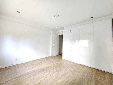 Espaçoso apartamento T3 na Ramada, Odivelas