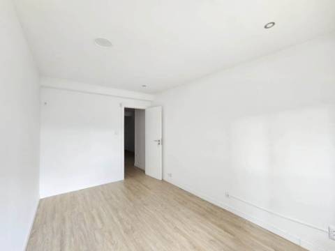 Espaçoso apartamento T3 na Ramada, Odivelas