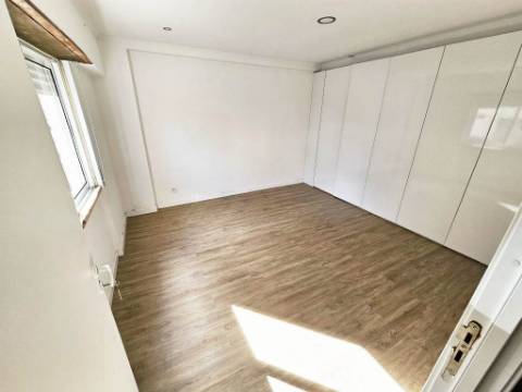 Espaçoso apartamento T3 na Ramada, Odivelas