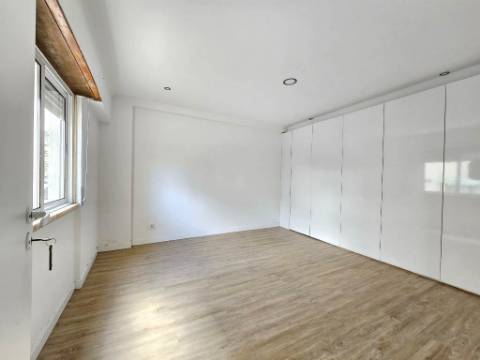 Espaçoso apartamento T3 na Ramada, Odivelas