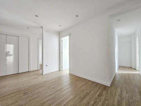 Espaçoso apartamento T3 na Ramada, Odivelas