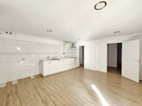 Espaçoso apartamento T3 na Ramada, Odivelas