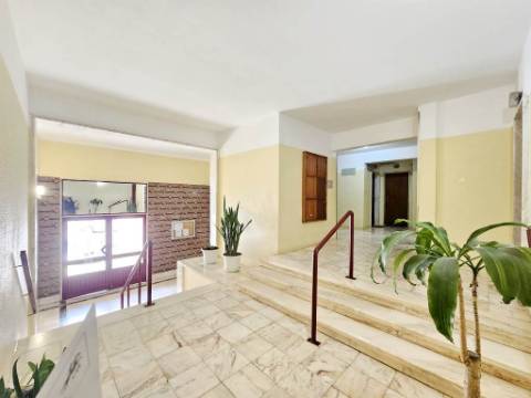 Espaçoso apartamento T3 na Ramada, Odivelas