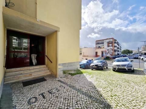 Espaçoso apartamento T3 na Ramada, Odivelas