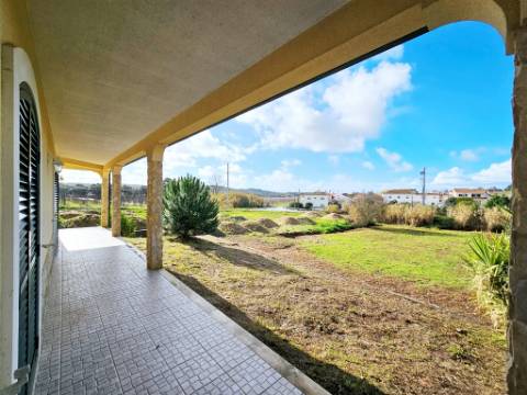 Moradia T4 em Ramalhal, Torres Vedras