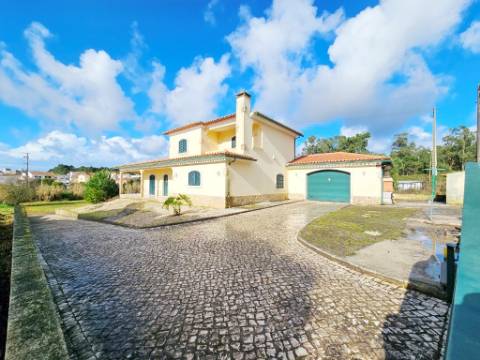 Moradia T4 em Ramalhal, Torres Vedras