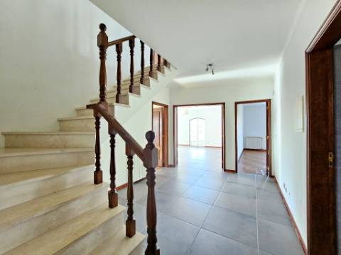 Moradia T4 em Ramalhal, Torres Vedras