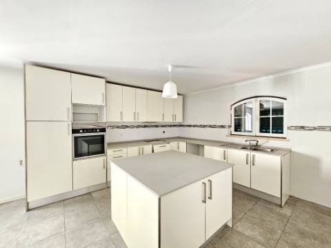 Moradia T4 em Ramalhal, Torres Vedras