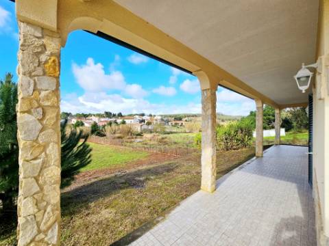 Moradia T4 em Ramalhal, Torres Vedras