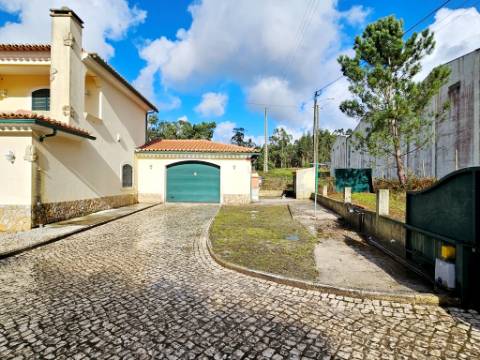 Moradia T4 em Ramalhal, Torres Vedras