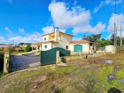 Moradia T4 em Ramalhal, Torres Vedras