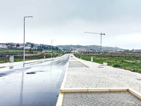 Novo apartamento T2, terraço e garagem box, junto ao centro Alcobaça