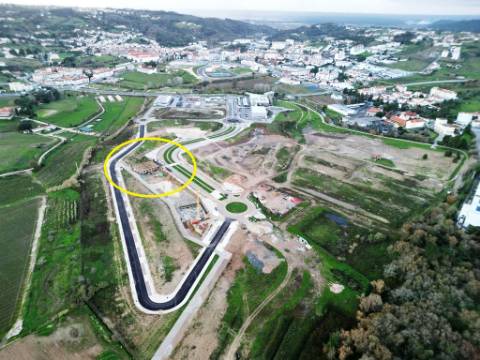 Novo apartamento T2, terraço e garagem box, junto ao centro Alcobaça