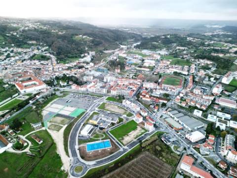 Novo apartamento T2, terraço e garagem box, junto ao centro Alcobaça