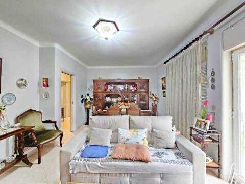 Apartamento T3 no centro de Carcavelos, Cascais