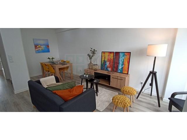 Apartamento T2 - Totalmente remodelado, em S. Domingos de Benfica