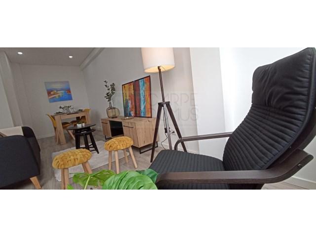 Apartamento T2 - Totalmente remodelado, em S. Domingos de Benfica