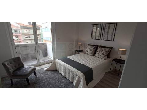 Apartamento T2 - Totalmente remodelado, em S. Domingos de Benfica