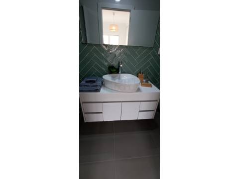 Apartamento T2 - Totalmente remodelado, em S. Domingos de Benfica