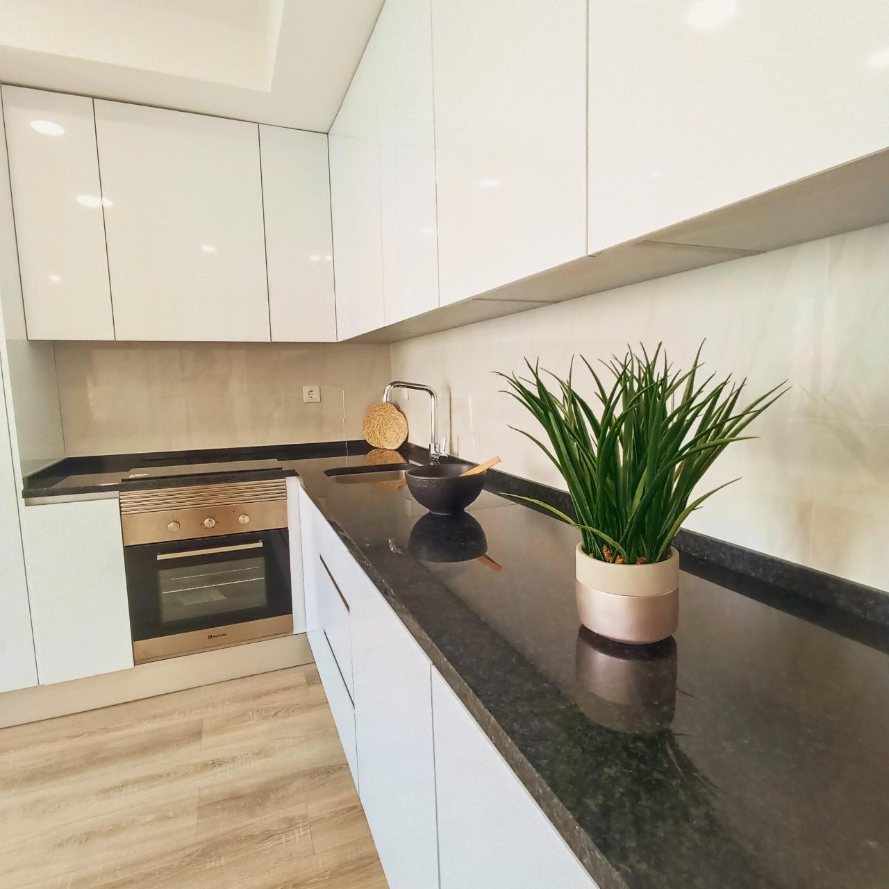 Apartamento T2 - totalmente remodelado, em Benfica