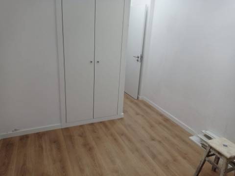 Apartamento T2 - totalmente remodelado, em Benfica