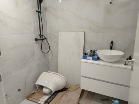 Apartamento T2 - totalmente remodelado, em Benfica