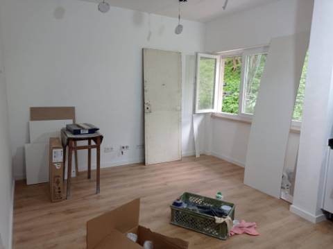 Apartamento T2 - totalmente remodelado, em Benfica