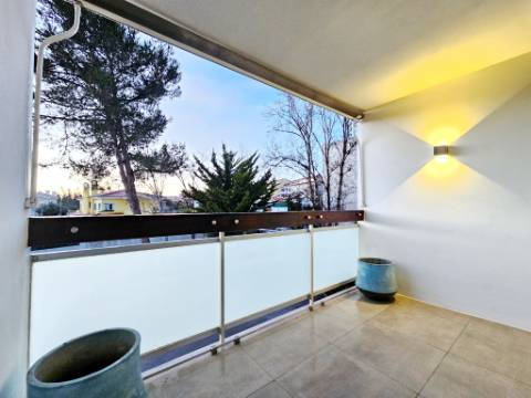 Apartamento T3 com garagem box, na Costa da Guia, Cascais