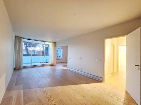 Apartamento T3 com garagem box, na Costa da Guia, Cascais